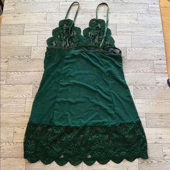 Elegant Green Lace Chemise - Picture 4 of 4